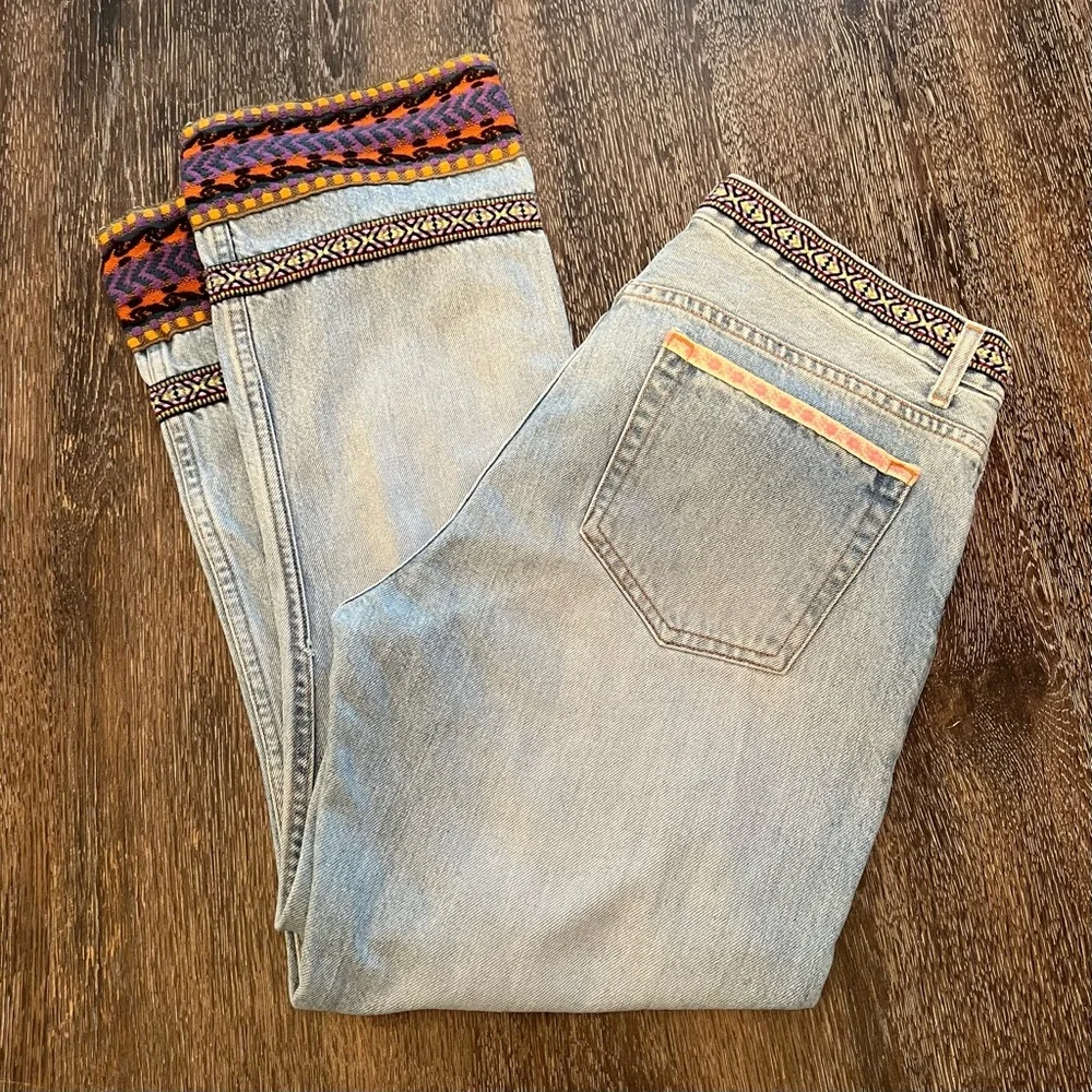 Vintage GUESS Light Wash Embroidered Distressed Women’s Jeans Sz 32 Made In USA - Picture 1 of 15